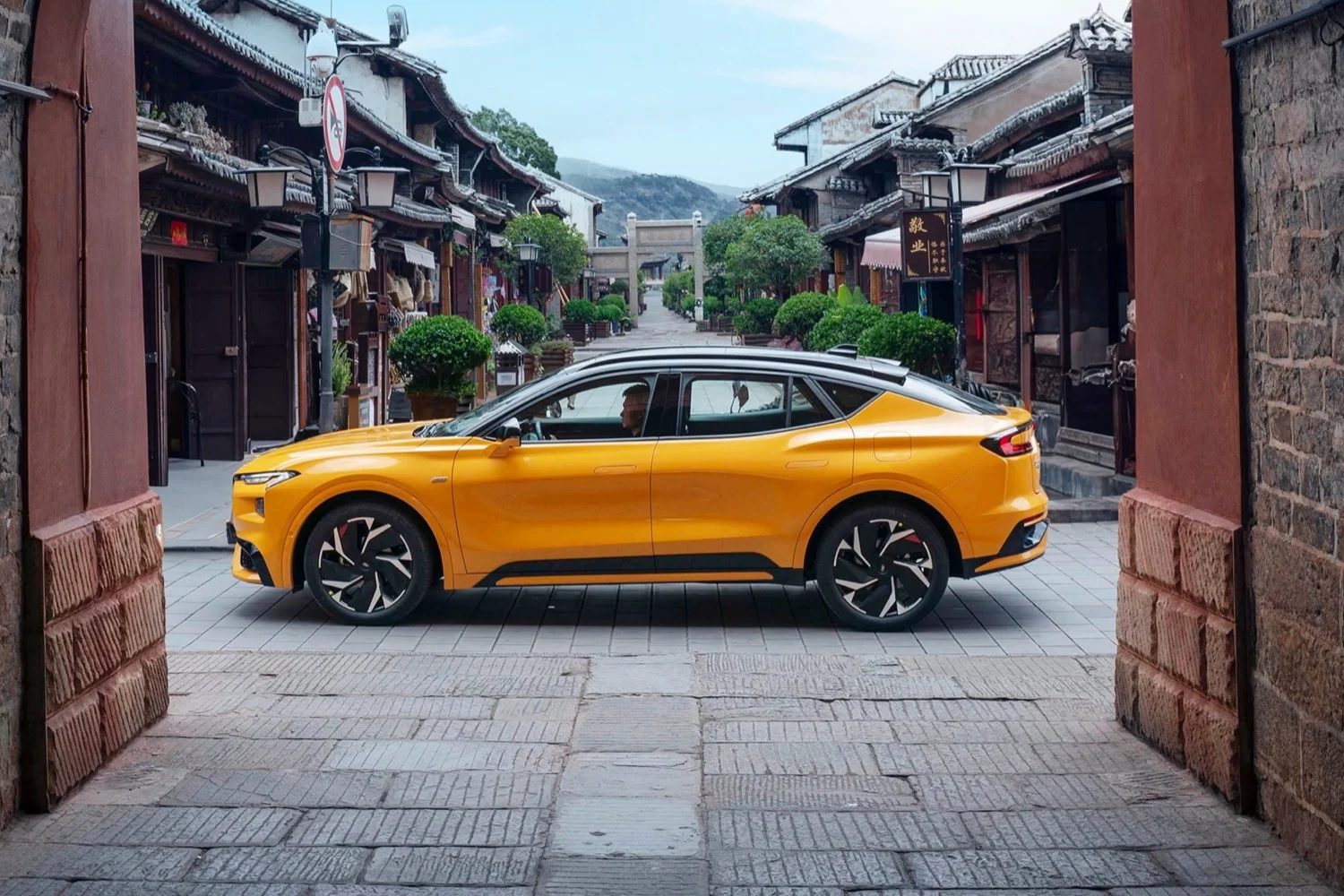 Ford Mondeo Sport China Press Photos Exterior 007 side