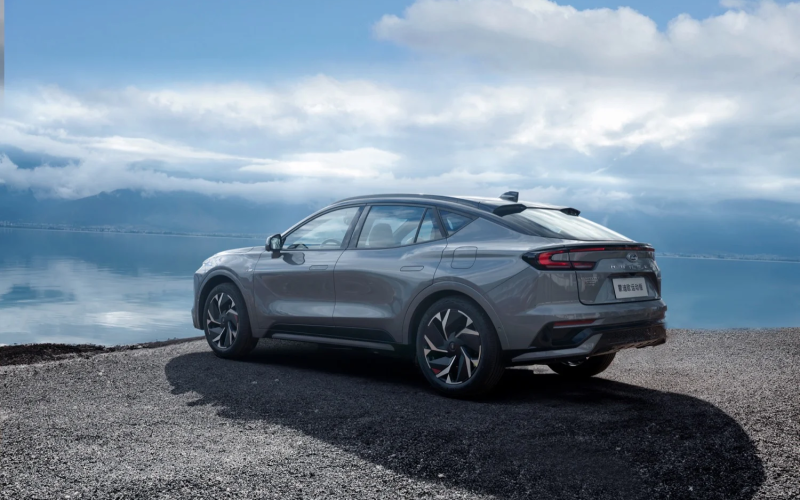 Ford-Mondeo-Sport-China-Press-Photos-Exterior-015-side-rear-three-quarters