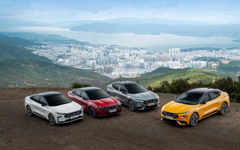 Ford-Mondeo-Sport-China-Press-Photos-Exterior-020-line-up